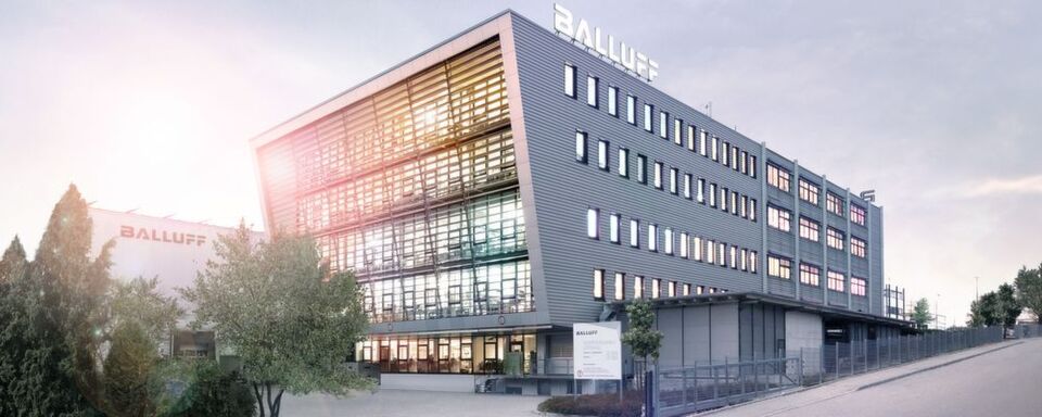 Balluff will mit seinem Wissen in den Bereichen Sensortechnik und industrielle Automation die Arbeit der Forschungsinitiative „Arena2036“ unterstützen. Balluff will mit seinem Wissen in den Bereichen Sensortechnik und industrielle Automation die Arbeit der Forschungsinitiative „Arena2036“ unterstützen.