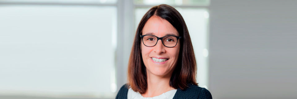 Die Autorin: Dr. Monika Becker ist Leiterin der Business Unit Software bei der Hager Unternehmensberatung Die Autorin: Dr. Monika Becker ist Leiterin der Business Unit Software bei der Hager Unternehmensberatung