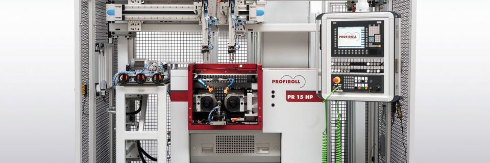 Die Profilwalzmaschine PR 15 HP zeigt Profiroll auf der Metav 2018 in Düsseldorf. Die Profilwalzmaschine PR 15 HP zeigt Profiroll auf der Metav 2018 in Düsseldorf.
