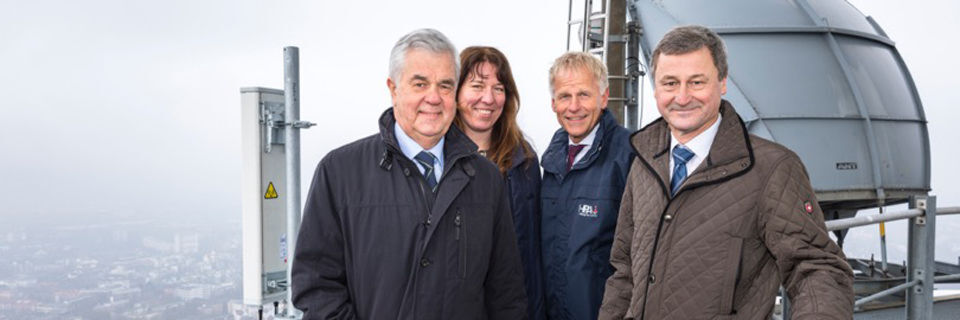 Das 5G-Testfeld im Hamburger Hafen geht im Beisein der Projektpartner in Betrieb. Das 5G-Testfeld im Hamburger Hafen geht im Beisein der Projektpartner in Betrieb.