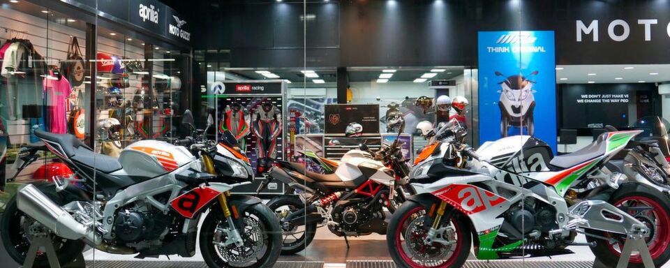 In Hongkong eröffnete kürzlich der erste Multiplex-Store von Piaggio. Weltweit gibt es bereits 300 davon. In Hongkong eröffnete kürzlich der erste Multiplex-Store von Piaggio. Weltweit gibt es bereits 300 davon.