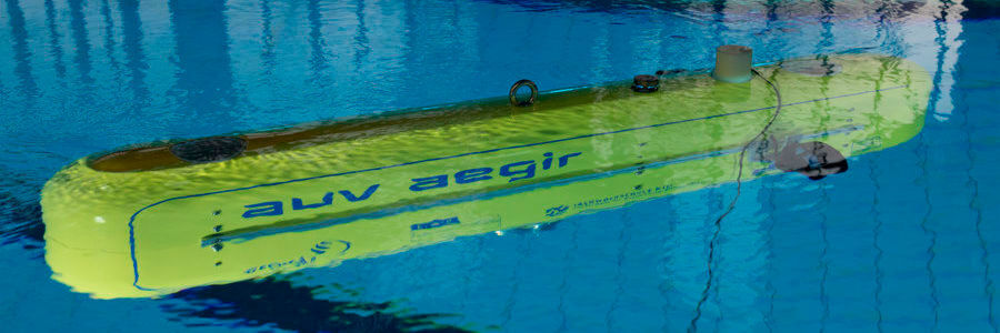 Das autonome U-Boot AUV Aegir absolvierte in einer Schwimmhalle seinen ersten Tauchgang ohne Steuerung von außen. Das autonome U-Boot AUV Aegir absolvierte in einer Schwimmhalle seinen ersten Tauchgang ohne Steuerung von außen.