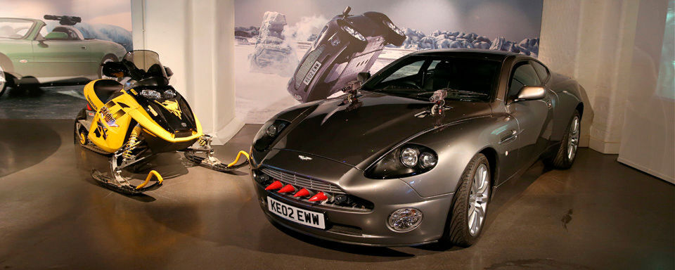 James Bond und Aston Martin: Diese Verbindung ist bekannt. Dabei war der Geheimagent mit sehr vielen unterschiedlichen Gefährten unterwegs. Das London Film Museum zeigt sie in einer umfangreichen Ausstellung. James Bond und Aston Martin: Diese Verbindung ist bekannt. Dabei war der Geheimagent mit sehr vielen unterschiedlichen Gefährten unterwegs. Das London Film Museum zeigt sie in einer umfangreichen Ausstellung.