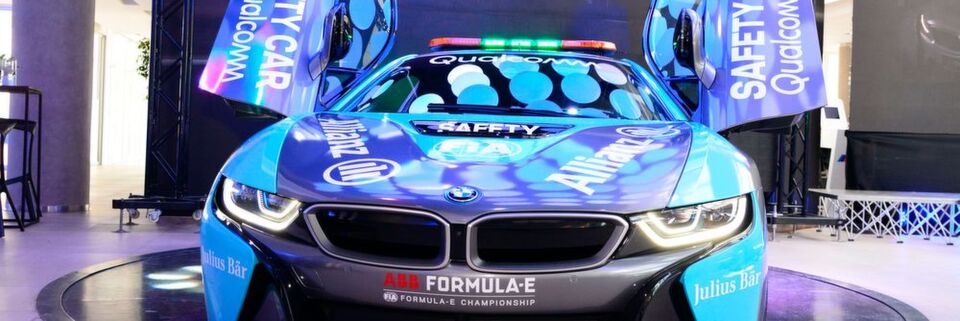 Nach seiner Präsentation in Santiago de Chile hat das neue BMW i8 Coupé Qualcomm Safety Car seinen ersten Renneinsatz beim ABB FIA Formula E Championship absolviert. Nach seiner Präsentation in Santiago de Chile hat das neue BMW i8 Coupé Qualcomm Safety Car seinen ersten Renneinsatz beim ABB FIA Formula E Championship absolviert.