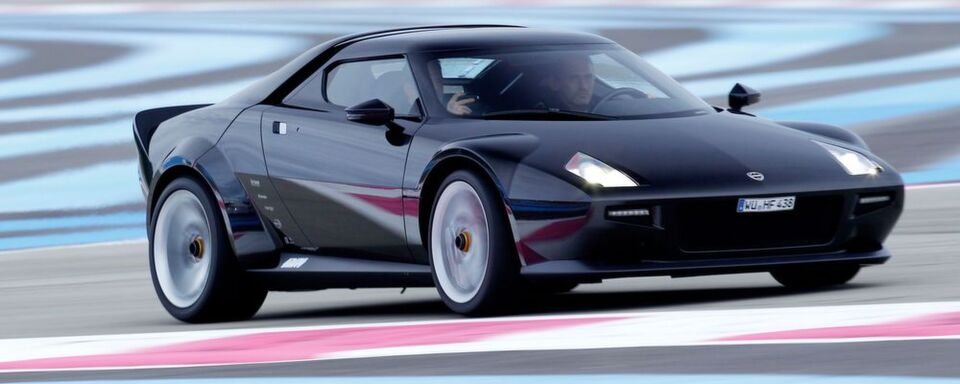 Eine bereits vor Jahren angedachte Produktion des New Stratos als Hommage an den Siebzigerjahre-Sportwagen Lancia Stratos wurde aufgrund des Vetos von Ferrari gestoppt. Eine bereits vor Jahren angedachte Produktion des New Stratos als Hommage an den Siebzigerjahre-Sportwagen Lancia Stratos wurde aufgrund des Vetos von Ferrari gestoppt.