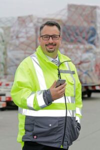 Schulung und Einarbeitung der Mitarbeiter in das bedienerfreundliche Rampensteuerungssystem klappen sehr gut. Schulung und Einarbeitung der Mitarbeiter in das bedienerfreundliche Rampensteuerungssystem klappen sehr gut.