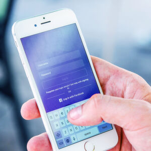 Mit Mobile Connect wollen die drei großen deutschen Mobilfunkbetreiber ihren Kunden eine einfache und sichere Authentifizierungslösung bieten, die statt auf Benutzername und Passwort nur auf die Mobilfunknummer setzt. Mit Mobile Connect wollen die drei großen deutschen Mobilfunkbetreiber ihren Kunden eine einfache und sichere Authentifizierungslösung bieten, die statt auf Benutzername und Passwort nur auf die Mobilfunknummer setzt.