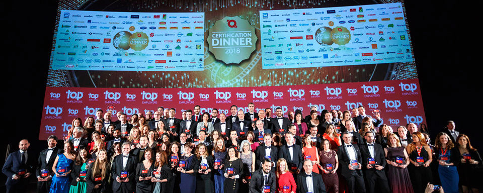 Am 13. Februar 2018 erhielten insgesamt 184 Unternehmen den begehrten Preis „Top Employer 2018“ in den Rheinterrassen in Düsseldorf. Am 13. Februar 2018 erhielten insgesamt 184 Unternehmen den begehrten Preis „Top Employer 2018“ in den Rheinterrassen in Düsseldorf.