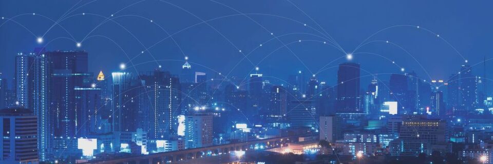 In der Blockchain sind alle Netzwerkmitglieder miteinander verbunden und verwalten – jeder Nutzer für sich – eine komplette Spiegelung der Blockchain. In der Blockchain sind alle Netzwerkmitglieder miteinander verbunden und verwalten – jeder Nutzer für sich – eine komplette Spiegelung der Blockchain.