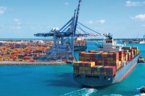 Vor allem im globalen Handel kann Blockchain-Technologie für weitreichende Effizienzsteigerungen und Kosteneinsparungen sorgen. Vor allem im globalen Handel kann Blockchain-Technologie für weitreichende Effizienzsteigerungen und Kosteneinsparungen sorgen.