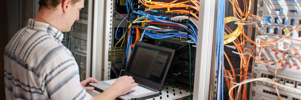 Ivanti identifiziert IT-Assets auf PCs, mobilen Geräten, virtualisierten Infrastrukturen oder im Rechenzentrum, um diese abzusichern. Ivanti identifiziert IT-Assets auf PCs, mobilen Geräten, virtualisierten Infrastrukturen oder im Rechenzentrum, um diese abzusichern.
