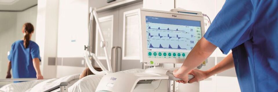 Moderne Medizintechnik auf der Intensivstation eines Krankenhauses überzeugt durch hohe Funktionalität, einfache Bedienung und gutes Design. Moderne Medizintechnik auf der Intensivstation eines Krankenhauses überzeugt durch hohe Funktionalität, einfache Bedienung und gutes Design.