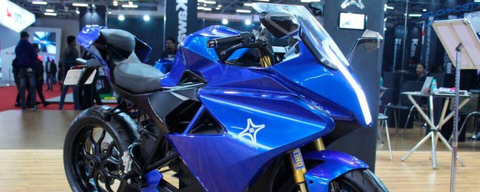 2019 soll das rein elektrisch angetriebene Sportmotorrad Emflux One in Serie gebaut werden. 2019 soll das rein elektrisch angetriebene Sportmotorrad Emflux One in Serie gebaut werden.