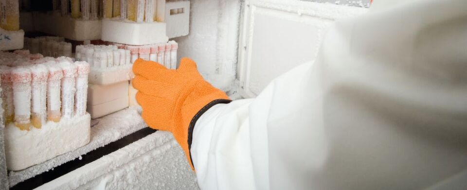 1 A lot of energy is needed for storing and cooling samples. This creates enormous savings potential. 1 A lot of energy is needed for storing and cooling samples. This creates enormous savings potential.