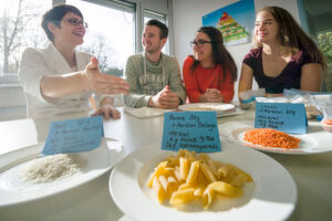Ernährungswissenschaftler der Society of Nutrition and Food Science mit Sitz an der Universität Hohenheim räumen nun mit Mythen zu Fetten in der Ernährung auf. Ernährungswissenschaftler der Society of Nutrition and Food Science mit Sitz an der Universität Hohenheim räumen nun mit Mythen zu Fetten in der Ernährung auf.