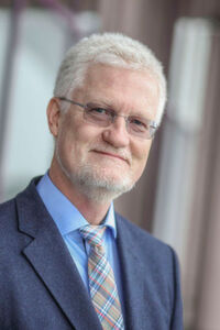 „Um Projekte mit der SAP Cloud Platform und hybriden Landschaften zu realisieren, braucht es hybride Szenarien, gut ausgebildete Berater und neue Qualifizierungsmöglichkeiten der entsprechenden Basisteams“, so Ralf Peters, DSAG-Vorstand Technologie. „Um Projekte mit der SAP Cloud Platform und hybriden Landschaften zu realisieren, braucht es hybride Szenarien, gut ausgebildete Berater und neue Qualifizierungsmöglichkeiten der entsprechenden Basisteams“, so Ralf Peters, DSAG-Vorstand Technologie.