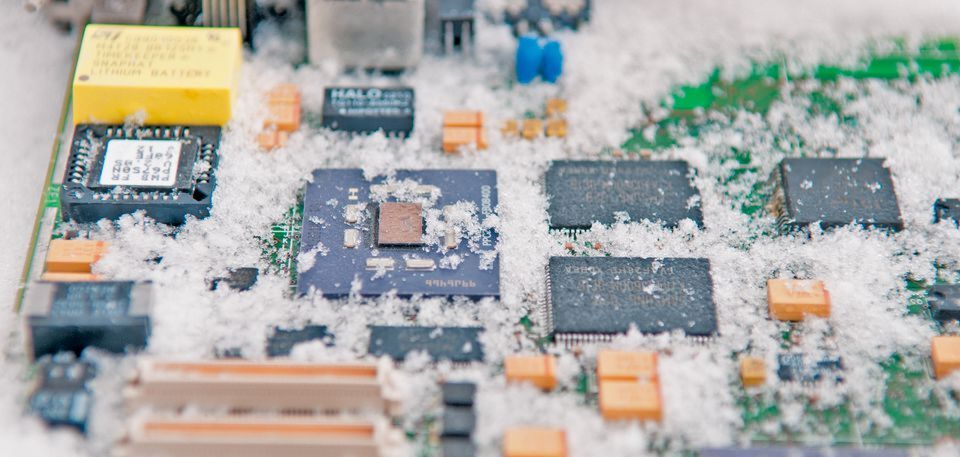 In der Raumfahrt gibt es die größten Temperaturbereiche, in der Elektronik funktionieren muss. Eine Raumsonde zum Neptun musste bei einer Temperatur von -222 °C noch funktionieren und eine Sonde zur Venus soll bei +330 °C ebenfalls noch Signale senden. In der Raumfahrt gibt es die größten Temperaturbereiche, in der Elektronik funktionieren muss. Eine Raumsonde zum Neptun musste bei einer Temperatur von -222 °C noch funktionieren und eine Sonde zur Venus soll bei +330 °C ebenfalls noch Signale senden.