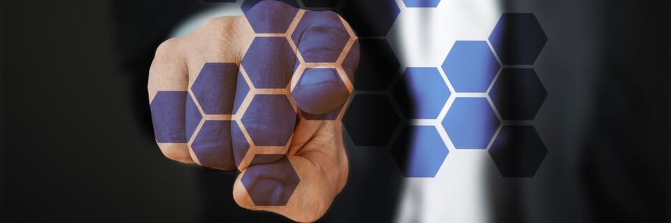Outsourcing von IT-Dienstleistungen spart Kosten, aber es ist wichtig, die Aktivitäten von externen Administratoren genau zu kontrollieren. Outsourcing von IT-Dienstleistungen spart Kosten, aber es ist wichtig, die Aktivitäten von externen Administratoren genau zu kontrollieren.