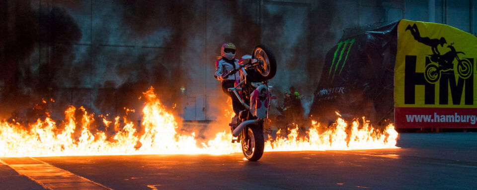 Mai-Lin Senf heizte den Fans bei Minusgraden auf den Hamburger Motorrad Tagen 2018 ein. Mai-Lin Senf heizte den Fans bei Minusgraden auf den Hamburger Motorrad Tagen 2018 ein.