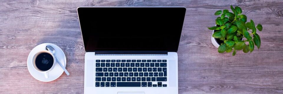 Der moderne digitale Arbeitsplatz ist papierlos, aber voller Technologien. Der moderne digitale Arbeitsplatz ist papierlos, aber voller Technologien.