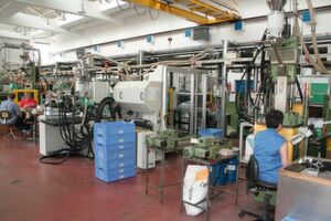 Made in Germany: Hier werden metallische Komponenten für Chipkartenleser gefertigt. Made in Germany: Hier werden metallische Komponenten für Chipkartenleser gefertigt.
