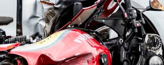 Die Zahl der Motorradtoten ist 2017 laut Statistischem Bundesamt (vorläufige Zahlen) wieder angestiegen. Das Bild entstand bei einem Crashtest der Dekra. Die Zahl der Motorradtoten ist 2017 laut Statistischem Bundesamt (vorläufige Zahlen) wieder angestiegen. Das Bild entstand bei einem Crashtest der Dekra.
