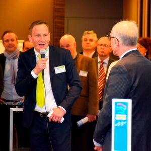 Markus Hamacher, neuer Geschäftsführer des Mehrmarkenspezialisten ELN (li.), führte in München durch die zweitägige Jahrestagung. Markus Hamacher, neuer Geschäftsführer des Mehrmarkenspezialisten ELN (li.), führte in München durch die zweitägige Jahrestagung.