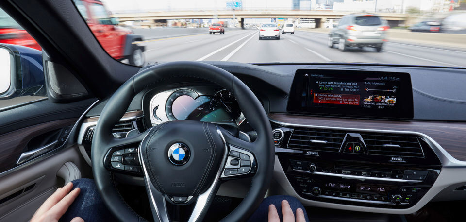 In autonom fahrenden Autos müssen mehr und mehr Daten übertragen werden - künftig wohl auf neuen Wegen. In autonom fahrenden Autos müssen mehr und mehr Daten übertragen werden - künftig wohl auf neuen Wegen.