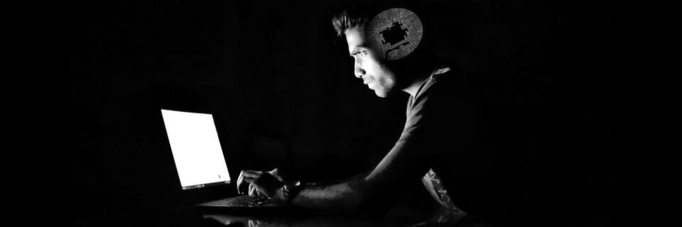 Auch Cyberkriminelle haben den Nutzen von künstlicher Intelligenz erkannt. Die Ära KI-getriebener Cyberangriffe hat begonnen. Auch Cyberkriminelle haben den Nutzen von künstlicher Intelligenz erkannt. Die Ära KI-getriebener Cyberangriffe hat begonnen.