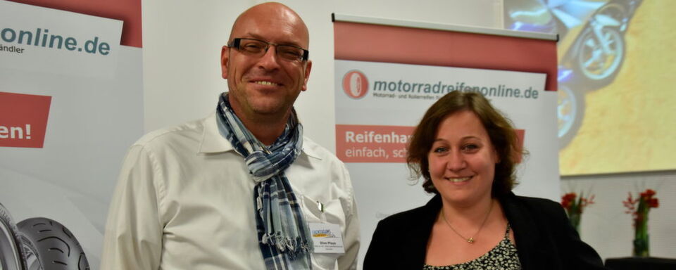 Das Team von Delticom/Motorradreifenonline.de will gemeinsam mit dem Fachhandel Gas geben. Hier nutzen Oliver Pflaum und Ann-Kathrin Ebeling die Netzwerkplattform „Fachtagung bike und business“ in Würzburg. Das Team von Delticom/Motorradreifenonline.de will gemeinsam mit dem Fachhandel Gas geben. Hier nutzen Oliver Pflaum und Ann-Kathrin Ebeling die Netzwerkplattform „Fachtagung bike und business“ in Würzburg.