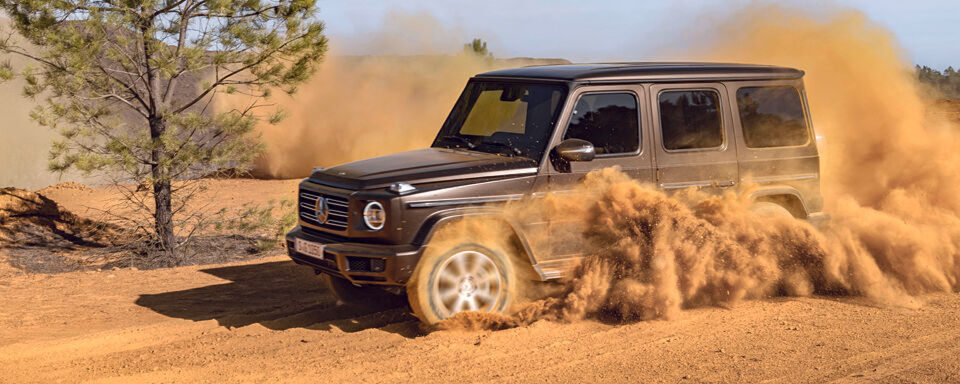 Die G-Klasse ist nicht nur die mit Abstand am längsten gebaute Pkw-Modellreihe in der Mercedes-Benz-Historie, sondern auch der Urvater aller SUVs mit Stern, der nun komplett überarbeitet wurde. Die G-Klasse ist nicht nur die mit Abstand am längsten gebaute Pkw-Modellreihe in der Mercedes-Benz-Historie, sondern auch der Urvater aller SUVs mit Stern, der nun komplett überarbeitet wurde.