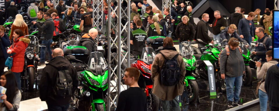 Nimmt man den Besucherandrang auf der Messe Motorräder Dortmund 2018 zum Maßstab, dann stehen wir vor einer heißen Saison. Nimmt man den Besucherandrang auf der Messe Motorräder Dortmund 2018 zum Maßstab, dann stehen wir vor einer heißen Saison.