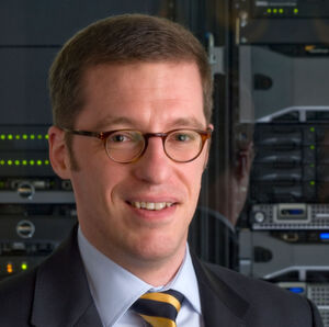 „Oft fehlen in Rechenzentren noch immer grundlegende Energie-Optimierungsmaßnahmen wie die Einhausung von Warm- und Kaltgängen“, Peter Dümig, Senior Server Product Manager bei Dell EMC Technologies. „Oft fehlen in Rechenzentren noch immer grundlegende Energie-Optimierungsmaßnahmen wie die Einhausung von Warm- und Kaltgängen“, Peter Dümig, Senior Server Product Manager bei Dell EMC Technologies.