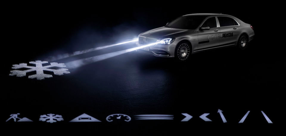 In der Mercedes-Maybach S-Klasse bietet Daimler mit Digital Light LED-Scheinwerfer mit einer Auflösung von mehr als zwei Millionen Pixeln. Ausgewählte Flottenkunden sollen voraussichtlich im ersten Halbjahr 2018 bedient werden. In der Mercedes-Maybach S-Klasse bietet Daimler mit Digital Light LED-Scheinwerfer mit einer Auflösung von mehr als zwei Millionen Pixeln. Ausgewählte Flottenkunden sollen voraussichtlich im ersten Halbjahr 2018 bedient werden.
