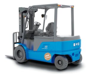 Der neu entwickelte, IFOY-nominierte und „Best-in-Intralogistics“-zertifizierte Energieeffizienzstapler ECB50C mit 5 t Tragfähigkeit nimmt unmittelbar nach der Cemat seinen Mehrschichtbetrieb auf. Der neu entwickelte, IFOY-nominierte und „Best-in-Intralogistics“-zertifizierte Energieeffizienzstapler ECB50C mit 5 t Tragfähigkeit nimmt unmittelbar nach der Cemat seinen Mehrschichtbetrieb auf.