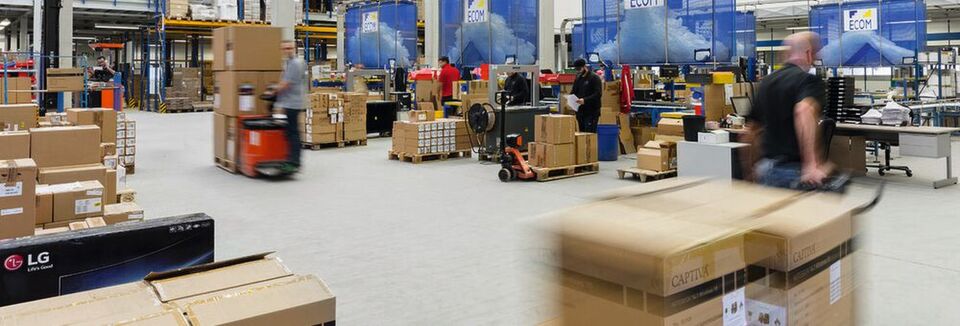 Ecom erweiterte das Logistikzentrum im Herbst 2016 um rund ein Drittel auf eine Kapazität von mehr als 10.000 Quadratmetern. Ecom erweiterte das Logistikzentrum im Herbst 2016 um rund ein Drittel auf eine Kapazität von mehr als 10.000 Quadratmetern.