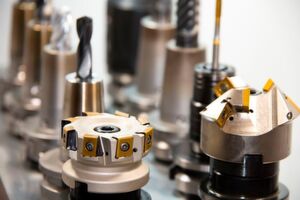 Industrielle Fertigung: Unternehmen könnten bei der M2M-Kommunikation zunächst auf vorhandene Mobilfunkstandards wie 2G und 3G setzen. Industrielle Fertigung: Unternehmen könnten bei der M2M-Kommunikation zunächst auf vorhandene Mobilfunkstandards wie 2G und 3G setzen.