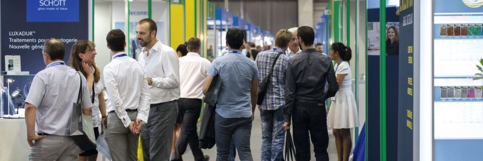 Zirka 800 Firmen stellen jedes Jahr auf der Genfer Fachmesse aus. Davon bieten knapp 300 Lösungen für die Medizintechnik an – wie beispielsweise die Firma Schott. Zirka 800 Firmen stellen jedes Jahr auf der Genfer Fachmesse aus. Davon bieten knapp 300 Lösungen für die Medizintechnik an – wie beispielsweise die Firma Schott.