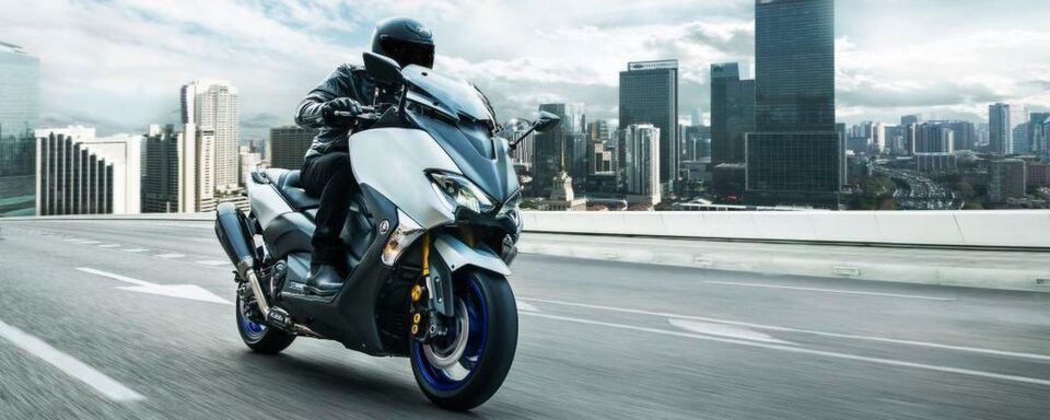 Yamaha T-Max in seiner sportlichsten Form: SX Sport-Edition. Yamaha T-Max in seiner sportlichsten Form: SX Sport-Edition.