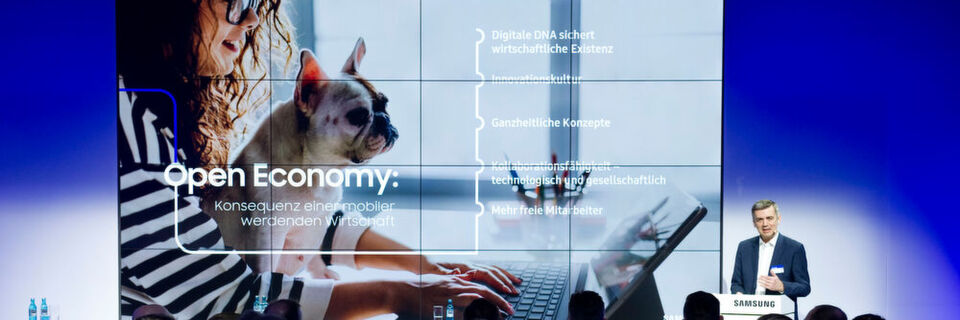 Sascha Lekic, Director IM B2B Samsung Deutschland, skizzierte bei seiner Keynote auf der Samsung-Roadshow in Köln die Umrisse der Open Economy. Sascha Lekic, Director IM B2B Samsung Deutschland, skizzierte bei seiner Keynote auf der Samsung-Roadshow in Köln die Umrisse der Open Economy.