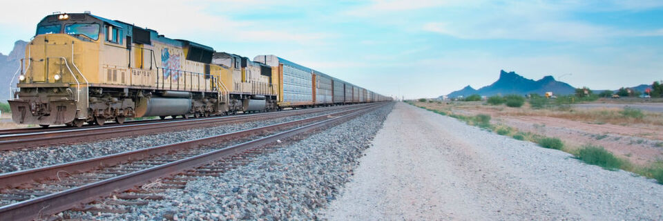Dachser Rail Service ist eine Alternative zur Luft- und Seefracht zwischen Europa und Asien (im Bild eine Zugstrecke in Arizona/USA). Dachser Rail Service ist eine Alternative zur Luft- und Seefracht zwischen Europa und Asien (im Bild eine Zugstrecke in Arizona/USA).