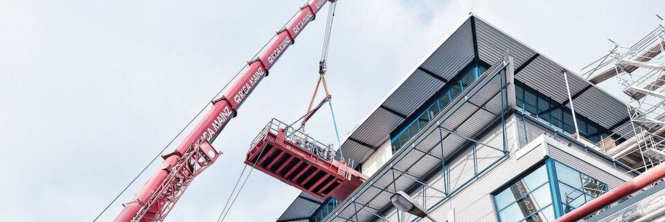 Abb. 1: Das neue Laborgebäude steht – nun kann endlich auch die Laborausstattung einziehen. Abb. 1: Das neue Laborgebäude steht – nun kann endlich auch die Laborausstattung einziehen.
