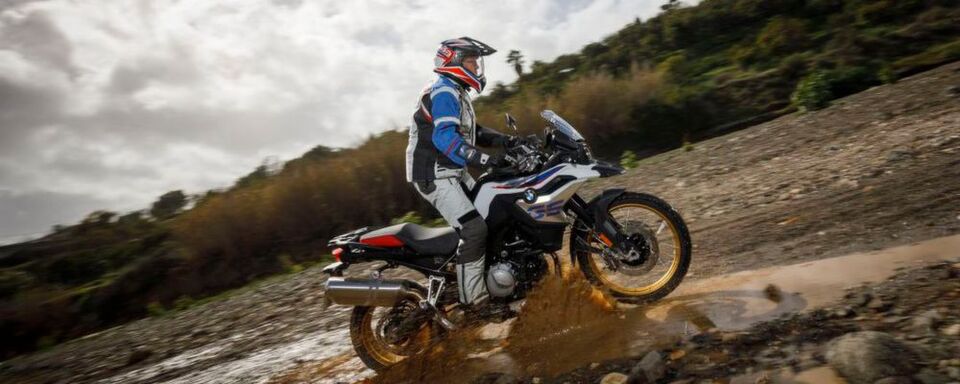 Offroad verhält sich die Ednuro mit ihrem 21 Zoll-Vorderrad und mehr als 20 Zentimetern Federweg vorbildlich. Offroad verhält sich die Ednuro mit ihrem 21 Zoll-Vorderrad und mehr als 20 Zentimetern Federweg vorbildlich.