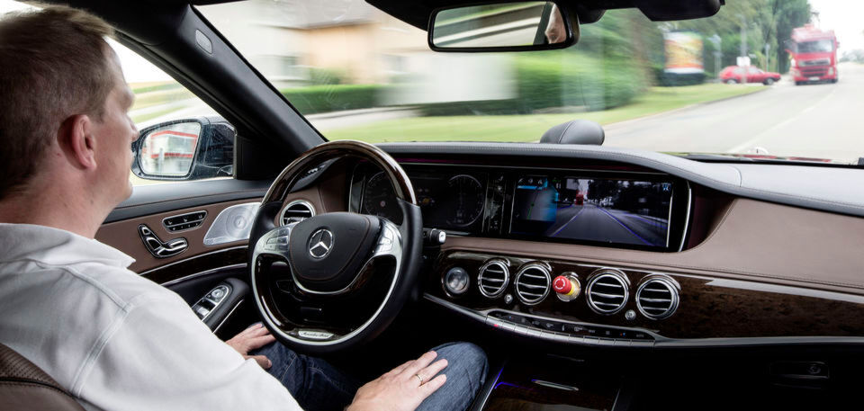 Ein LiDAR-System ist eine Kombination aus Kamera und Radar, um auf andere Verkehrsteilnehmer zu reagieren. Aktuell erleben die optischen Sensoren eine hohe Nachfrage. Hersteller autonomer Fahrzeuge kommen an der Sensorik nicht vorbeil. Ein LiDAR-System ist eine Kombination aus Kamera und Radar, um auf andere Verkehrsteilnehmer zu reagieren. Aktuell erleben die optischen Sensoren eine hohe Nachfrage. Hersteller autonomer Fahrzeuge kommen an der Sensorik nicht vorbeil.