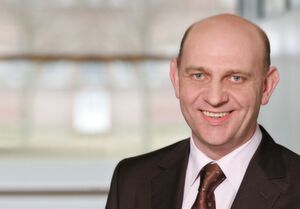 Dr. Ulrich Franke ist Institutsleiter des Institute for Supply Chain Security in Bochum und berät Kunden unter anderem zum Thema Blockchain. Zuvor war er als Professor für Logistik und Supply Chain Management an der privaten SRH Hochschule für Logistik und Wirtschaft in Hamm tätig. Diese spezialisierte Logistikhochschule leitete er als Rektor und Geschäftsführer über 3 Jahre. Dr. Ulrich Franke ist Institutsleiter des Institute for Supply Chain Security in Bochum und berät Kunden unter anderem zum Thema Blockchain. Zuvor war er als Professor für Logistik und Supply Chain Management an der privaten SRH Hochschule für Logistik und Wirtschaft in Hamm tätig. Diese spezialisierte Logistikhochschule leitete er als Rektor und Geschäftsführer über 3 Jahre.