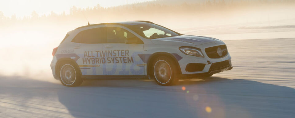 GKN testete vergangenen Winter einen umgebauten Mercedes-AMG GLA mit Torque Vectoring für jedes der vier Räder. GKN testete vergangenen Winter einen umgebauten Mercedes-AMG GLA mit Torque Vectoring für jedes der vier Räder.