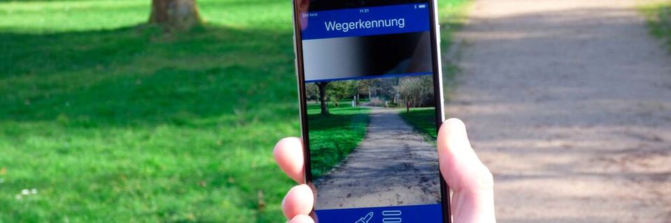 Mit dem Smartphone den richtigen Weg finden: Eine App vom KIT soll mithilfe von Tönen anzeigen, wohin ein Weg führt. Mit dem Smartphone den richtigen Weg finden: Eine App vom KIT soll mithilfe von Tönen anzeigen, wohin ein Weg führt.