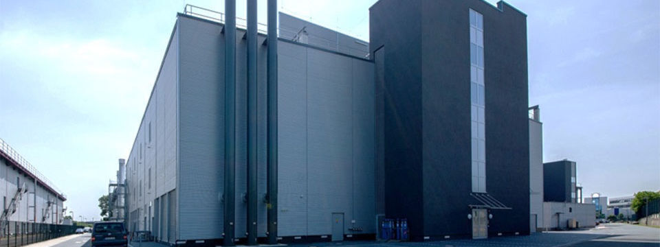 "Frankfurt 1! ist der derzeit größte Datacenter-Campus in Frankfurt. Bereits Anfang 2019 will E-Shelter das erste Gebäude von "Frankfurt 4" in Betrieb nehmen. "Frankfurt 1! ist der derzeit größte Datacenter-Campus in Frankfurt. Bereits Anfang 2019 will E-Shelter das erste Gebäude von "Frankfurt 4" in Betrieb nehmen.