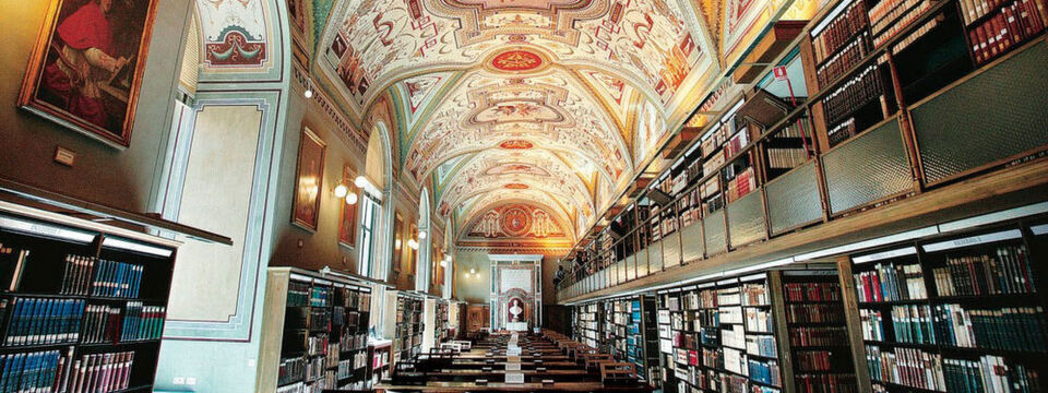 Besucher, die die Vatikanische Apostolische Bibliothek nutzen, soll die Leistungsfähigkeit der digitalisierten Bibliothek und ihrer Infrastruktur überraschen. Besucher, die die Vatikanische Apostolische Bibliothek nutzen, soll die Leistungsfähigkeit der digitalisierten Bibliothek und ihrer Infrastruktur überraschen.