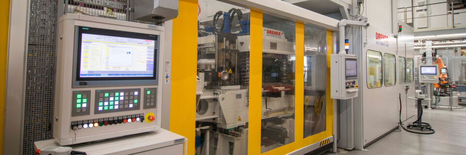 Diese Rondenstanzanlage stellt 10 mm dicke Blechronden aus Aluminium her. Diese Rondenstanzanlage stellt 10 mm dicke Blechronden aus Aluminium her.